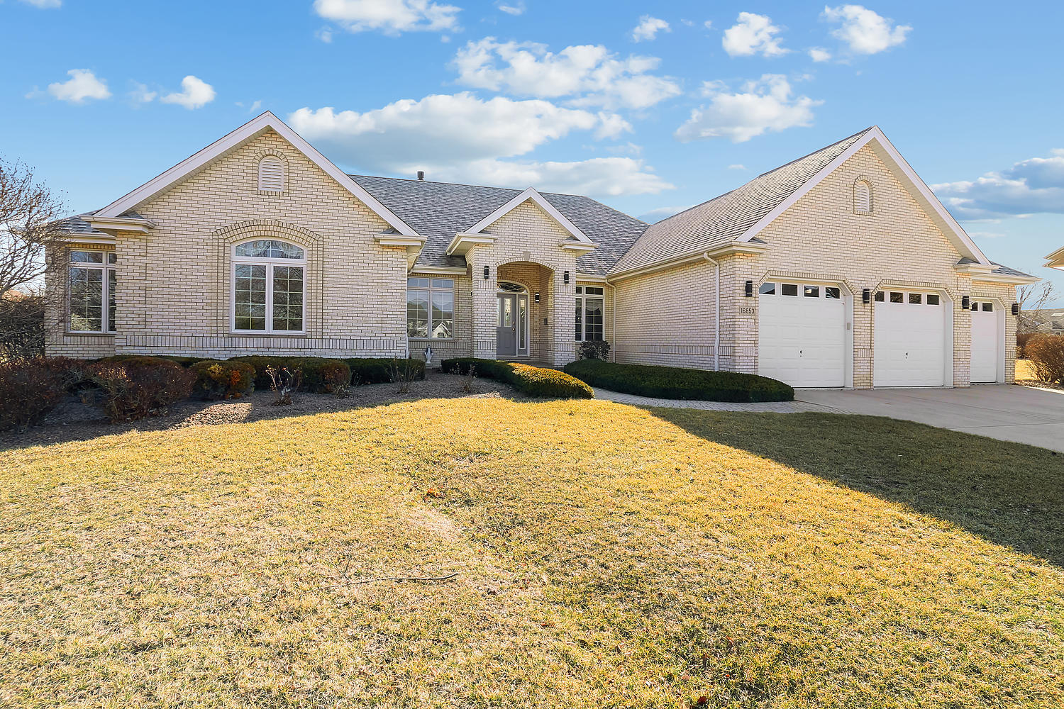 16853 S Comandra Circle