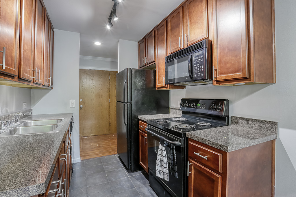 5900 Oakwood Drive Unit: 2H