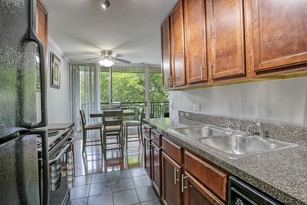 5900 Oakwood Drive Unit: 2H