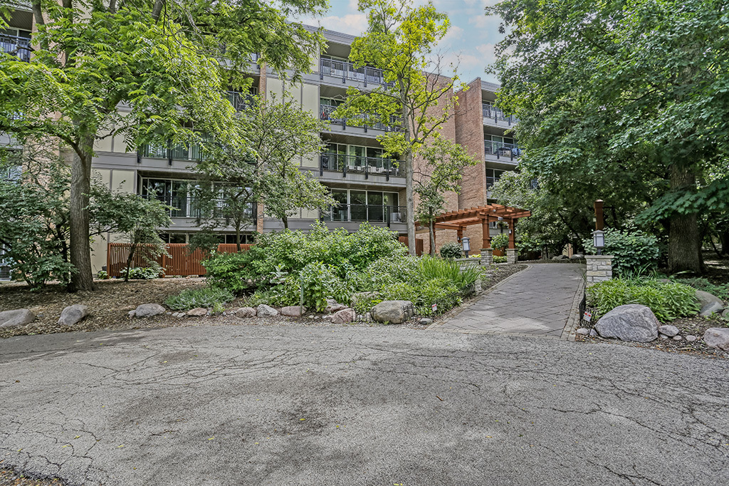5900 Oakwood Drive Unit: 2H