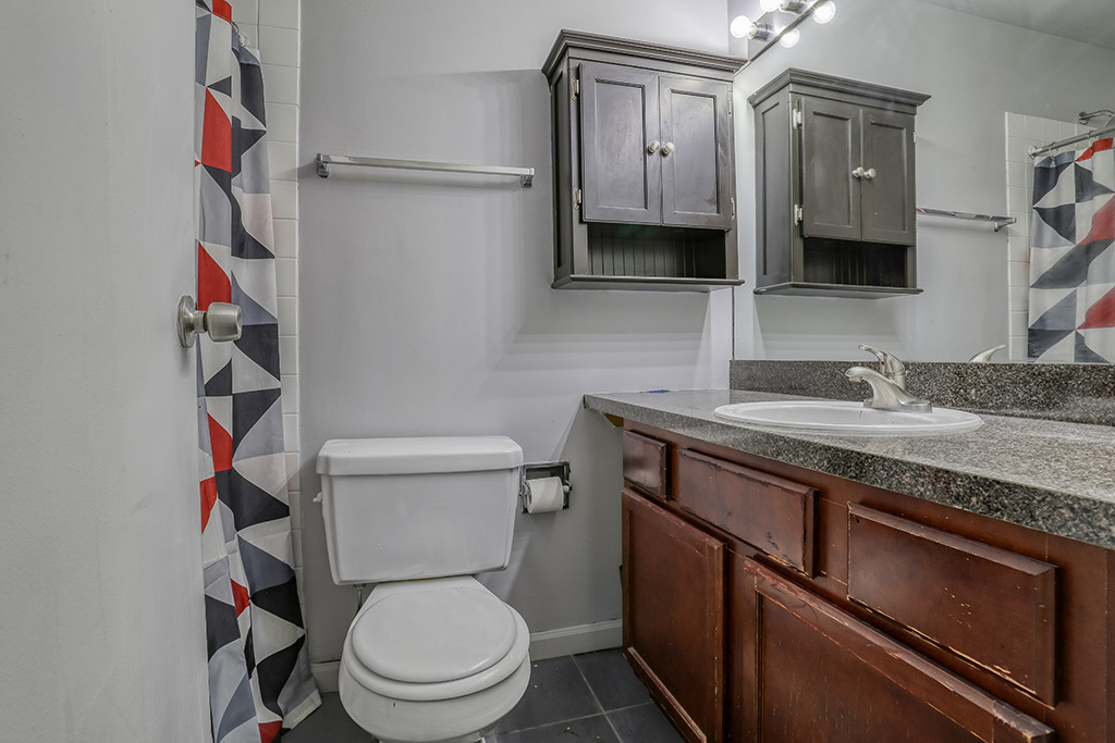 5900 Oakwood Drive Unit: 2H