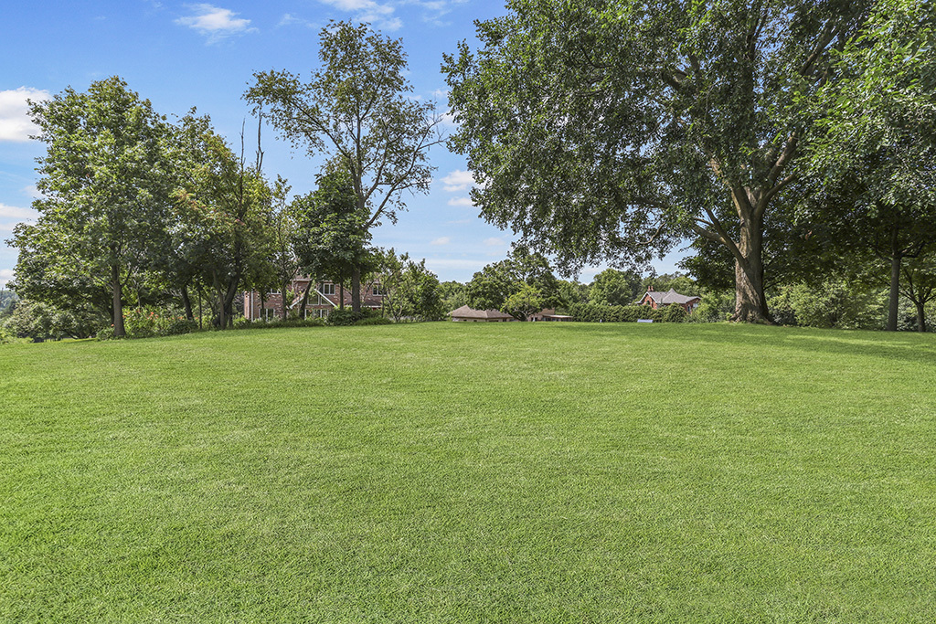 12 Woodland Drive