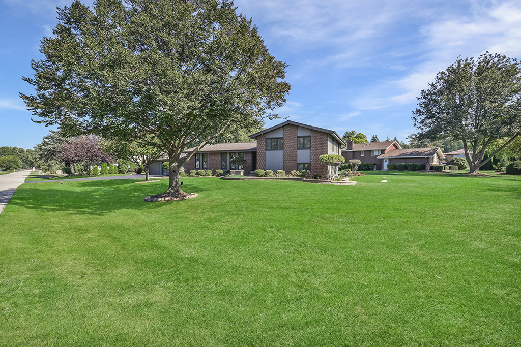 20W270 Pleasantdale Drive