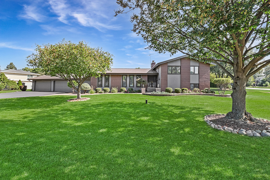 20W270 Pleasantdale Drive