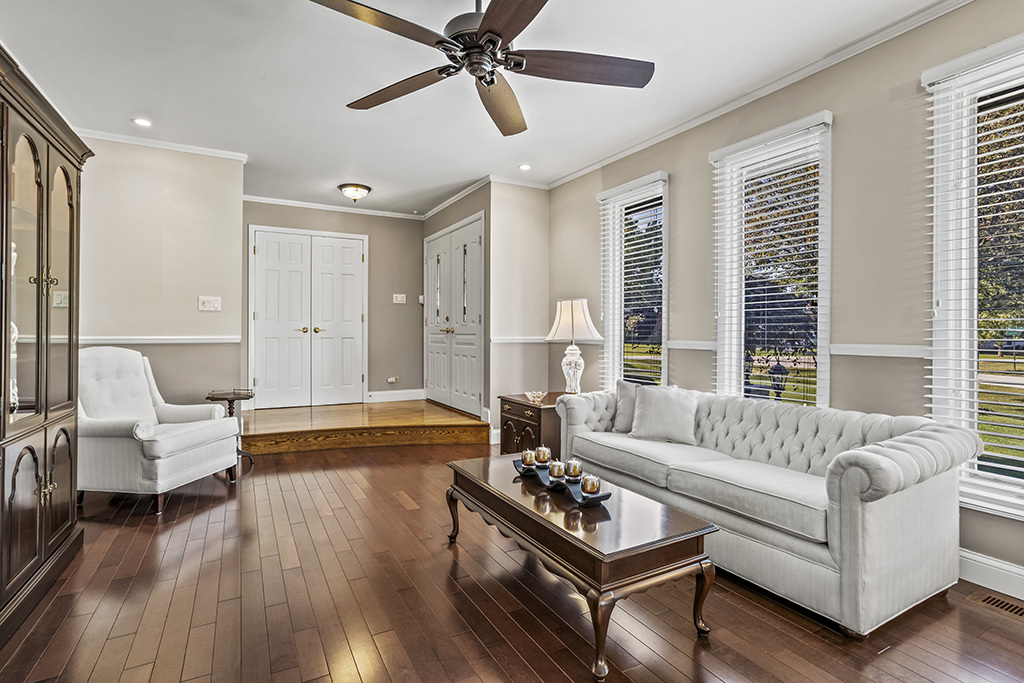 20W270 Pleasantdale Drive