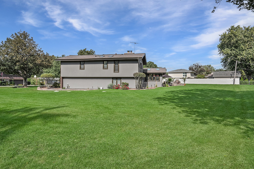 20W270 Pleasantdale Drive
