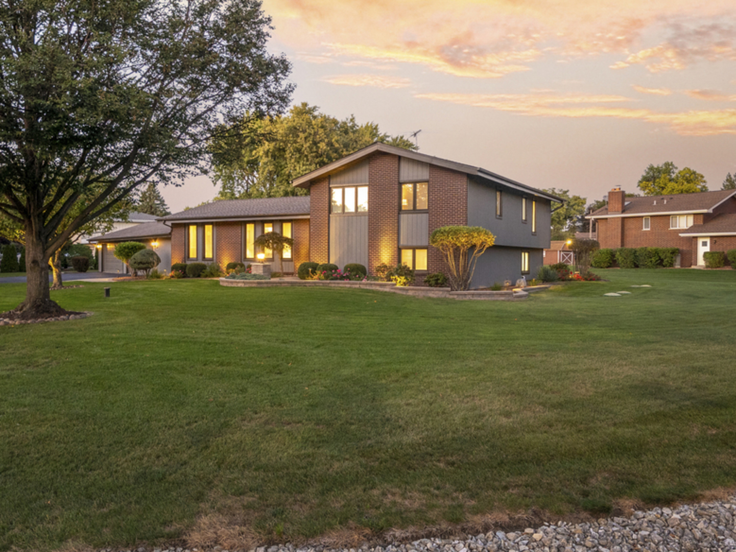 20W270 Pleasantdale Drive