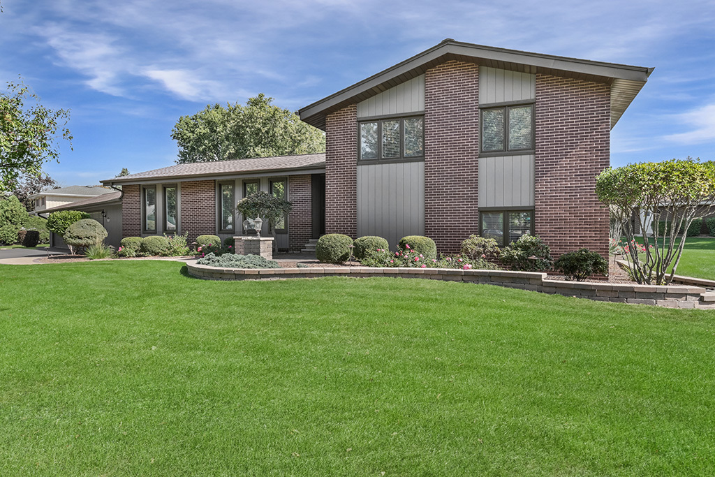 20W270 Pleasantdale Drive