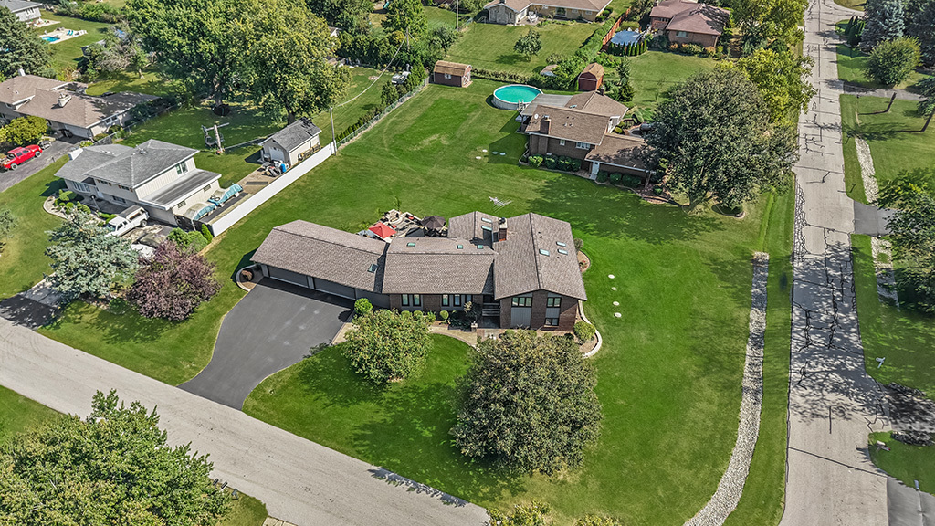 20W270 Pleasantdale Drive