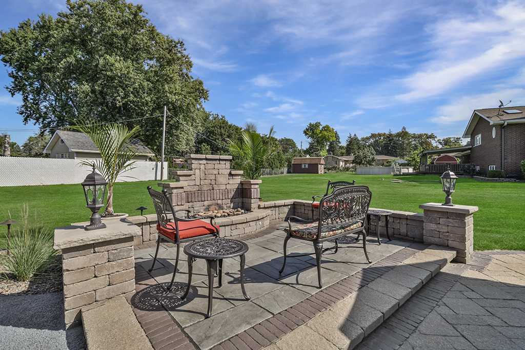20W270 Pleasantdale Drive
