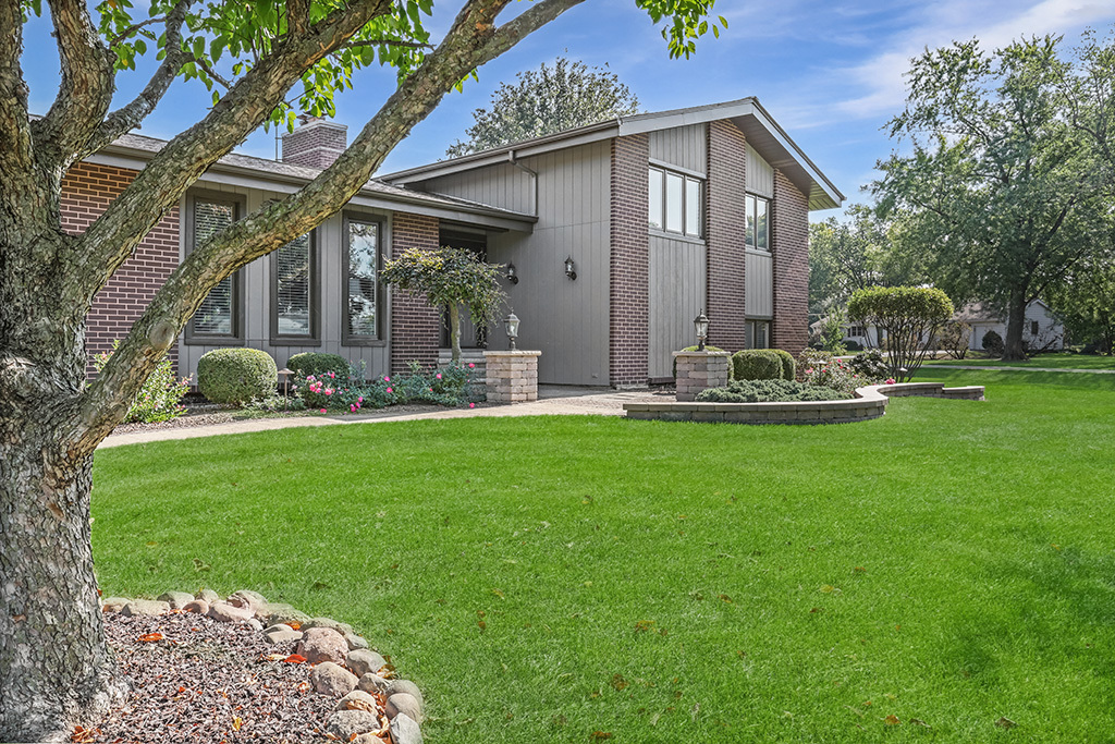 20W270 Pleasantdale Drive
