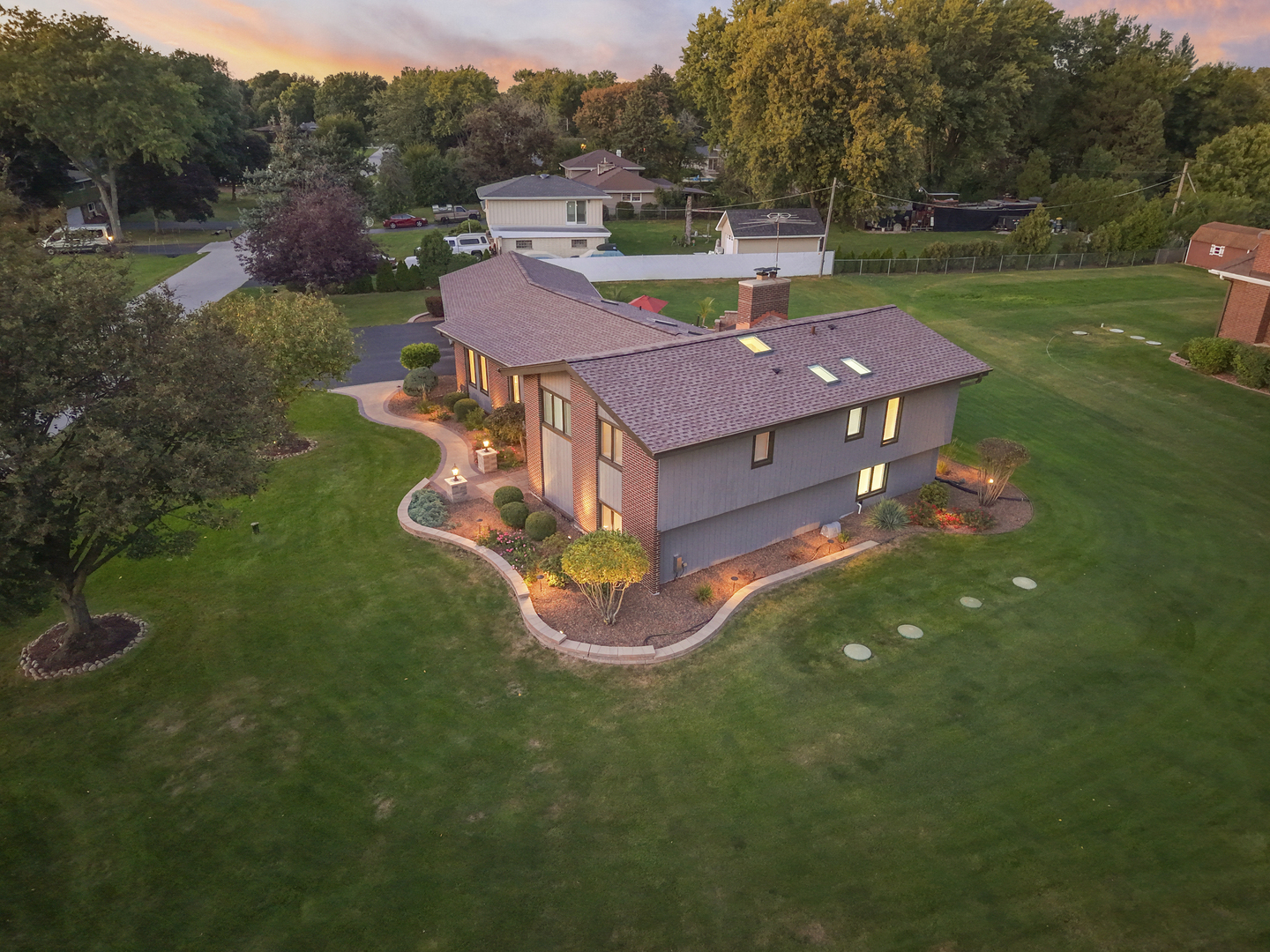 20W270 Pleasantdale Drive