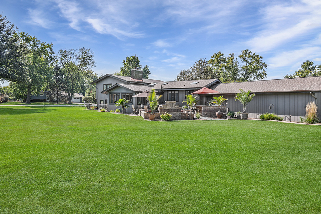 20W270 Pleasantdale Drive