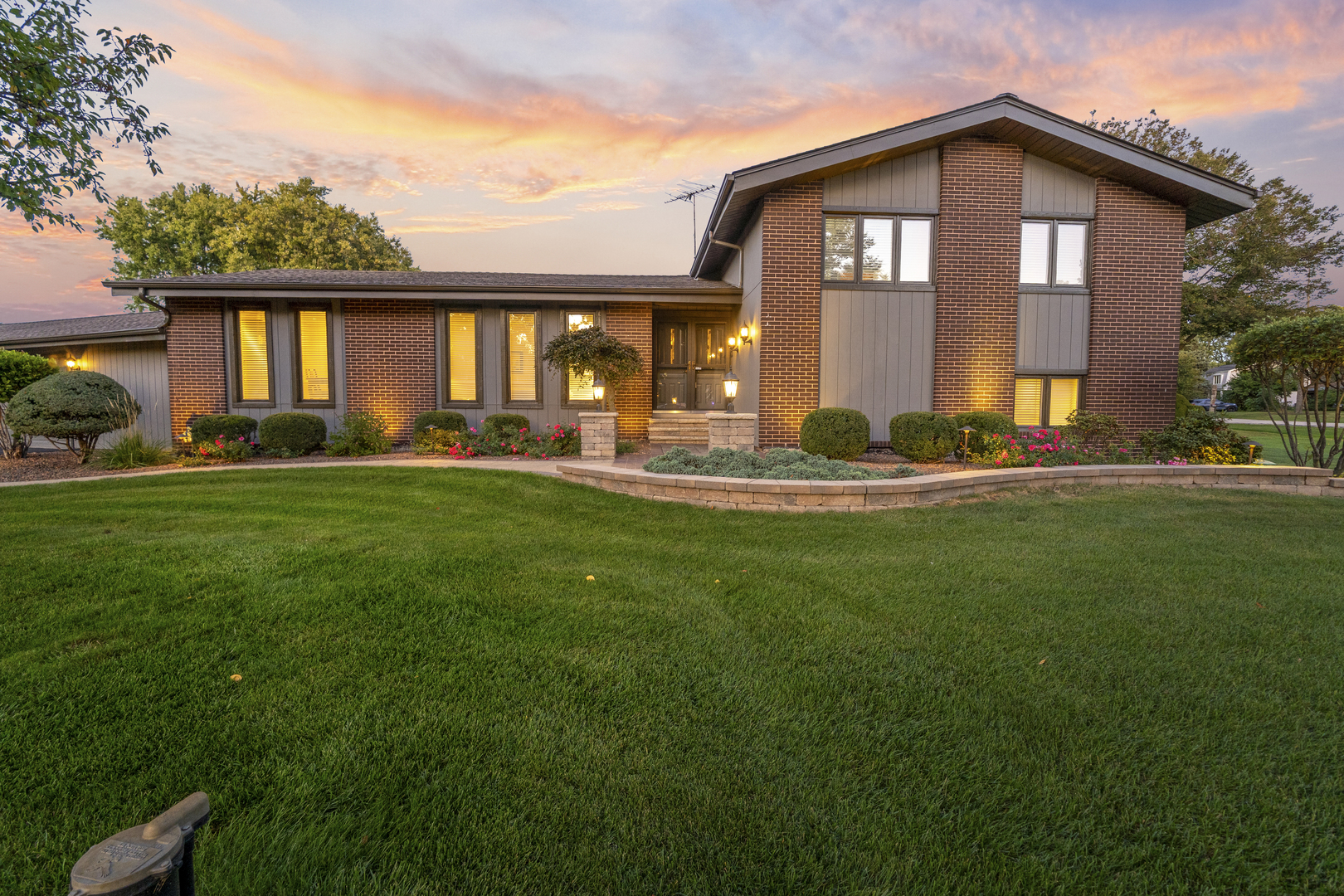 20W270 Pleasantdale Drive