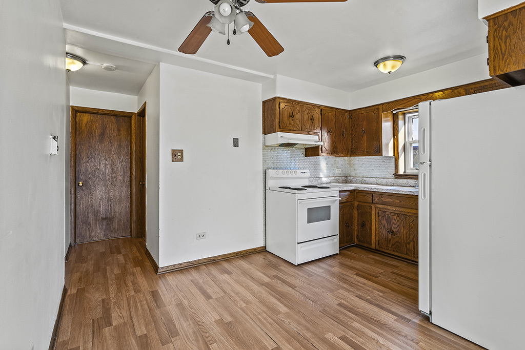 3754 W 120th Street Unit: 2D