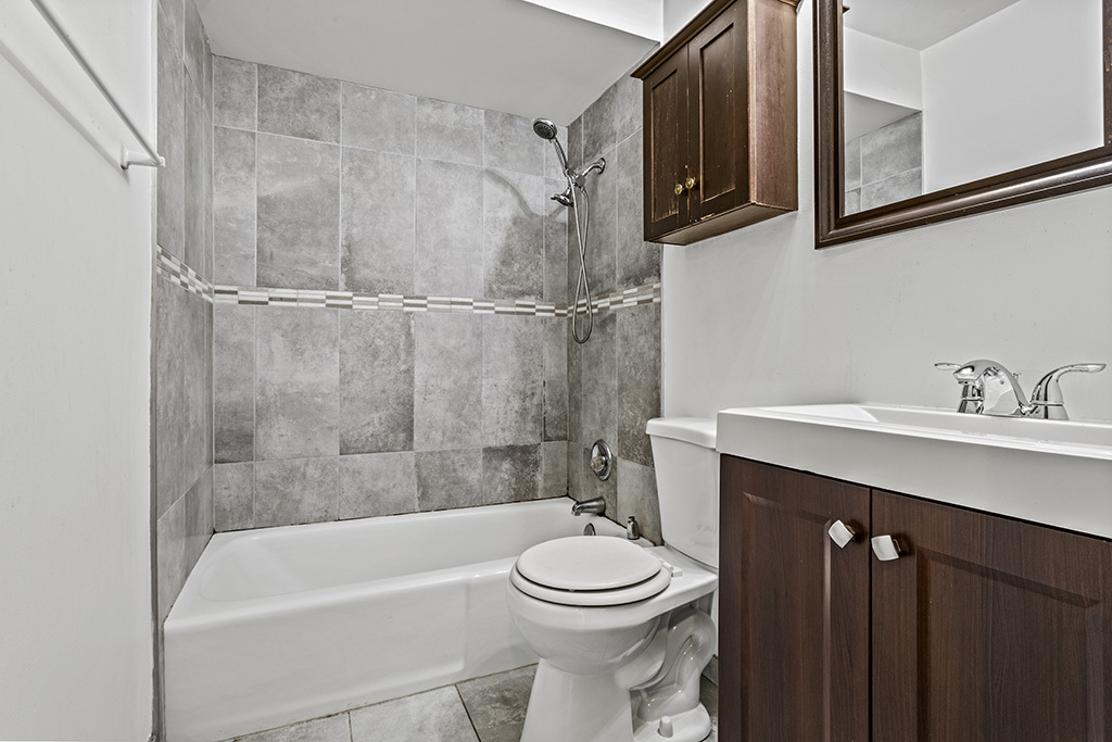 3754 W 120th Street Unit: 2D