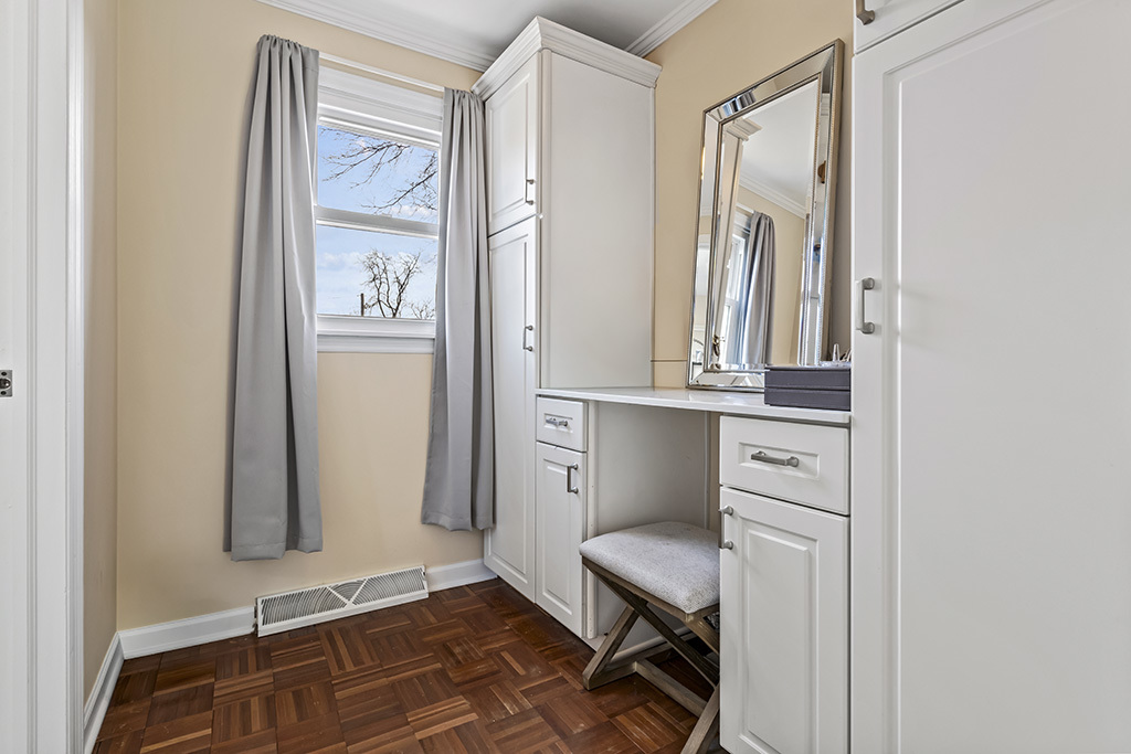 14201 S Chickasaw Trail