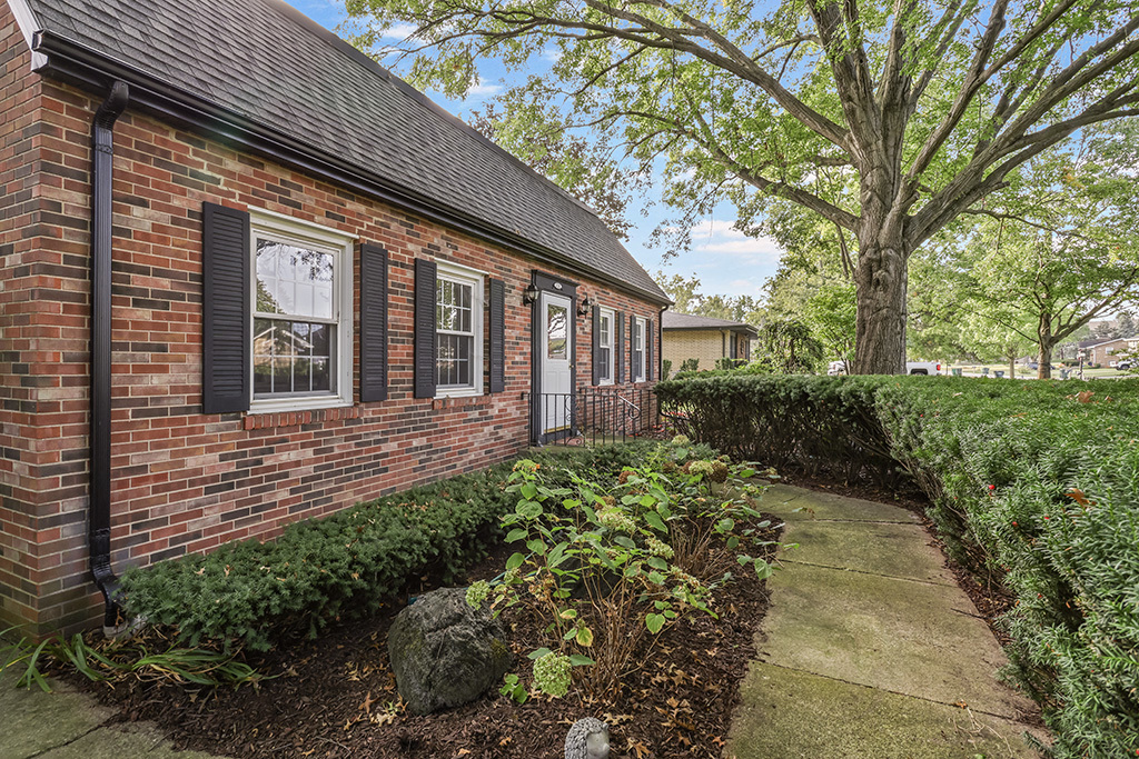 14201 S Chickasaw Trail