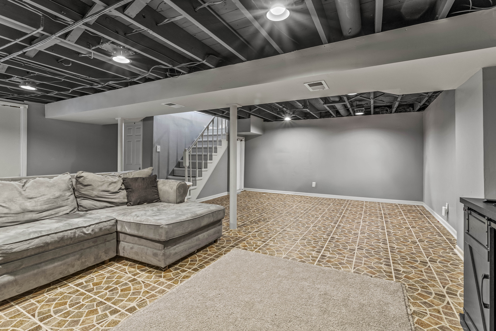 544 E 2nd Street