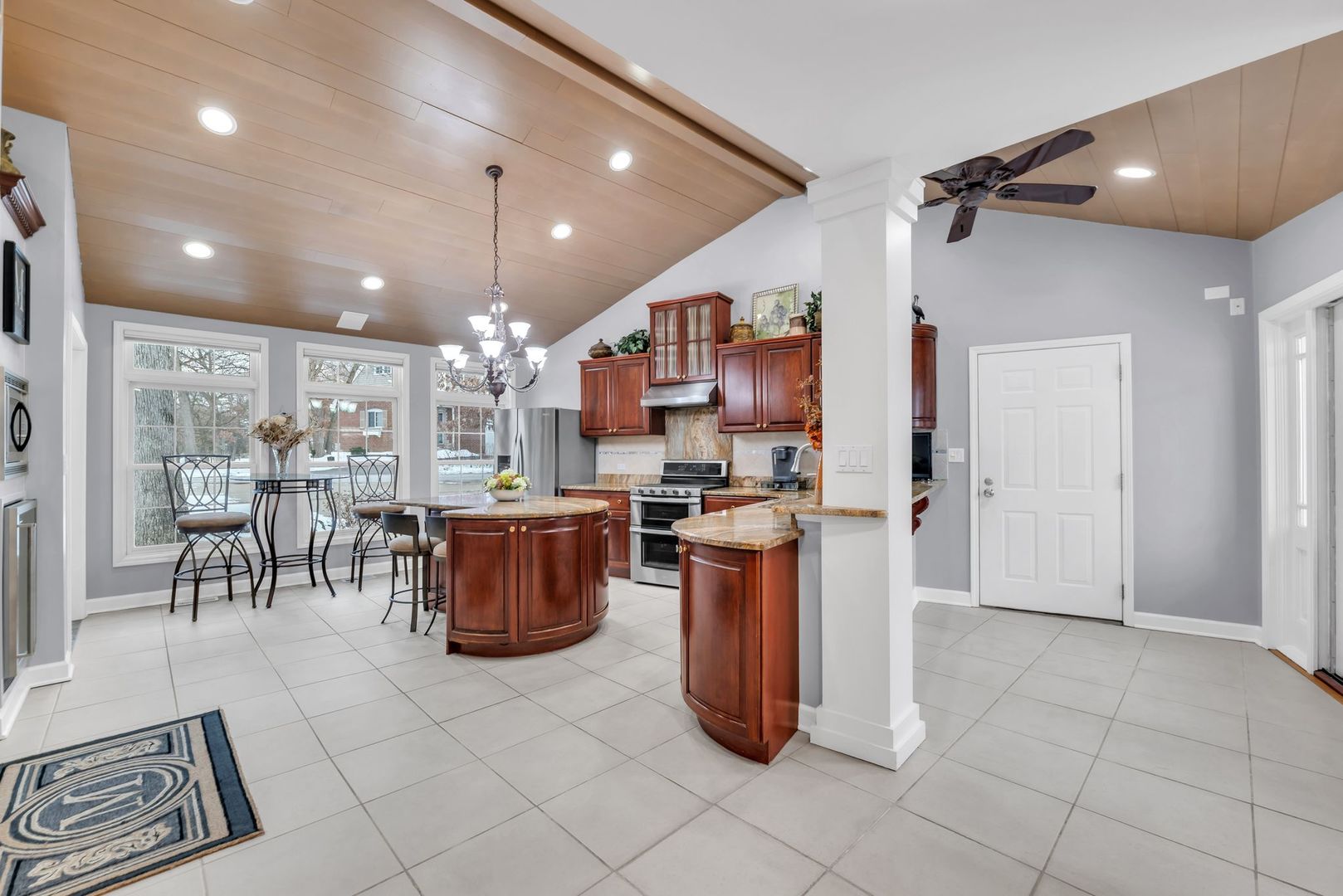 10 Deerpath Lane