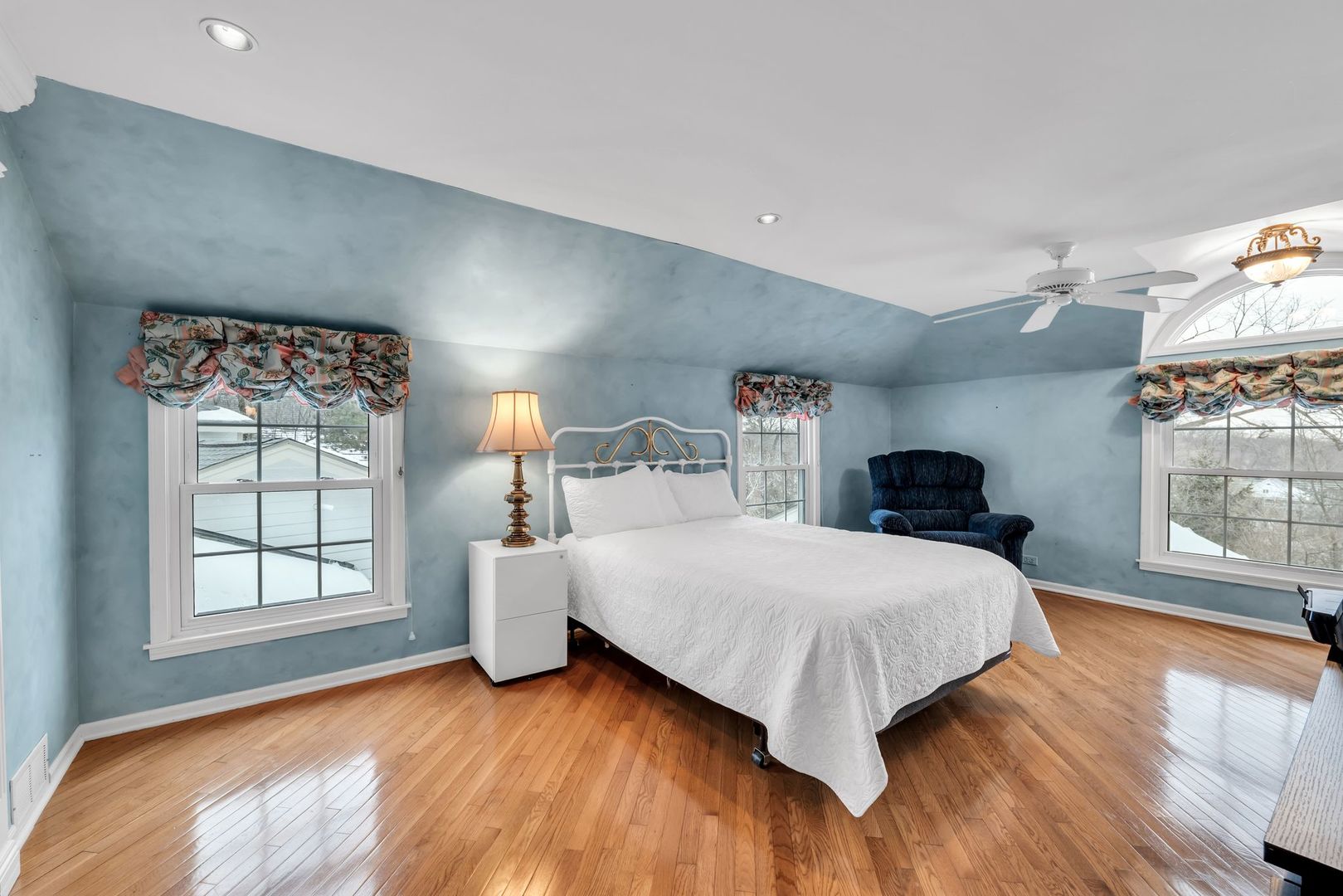 10 Deerpath Lane