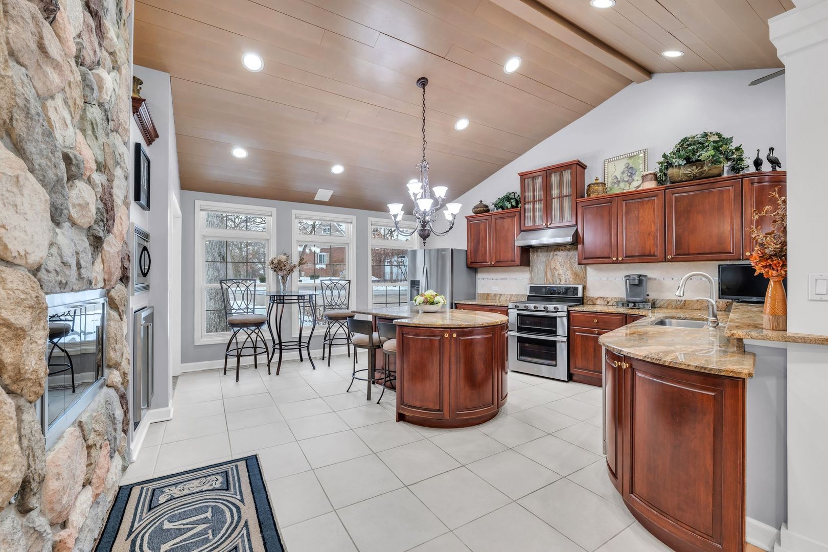 10 Deerpath Lane