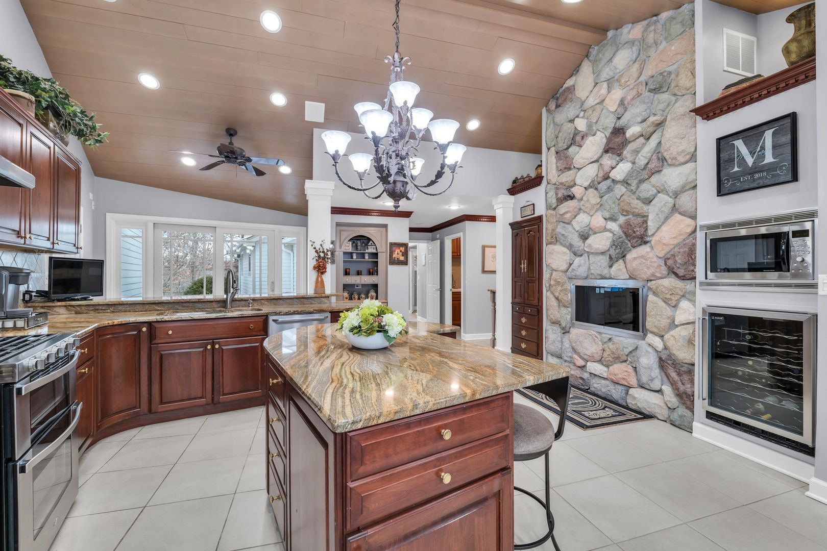 10 Deerpath Lane