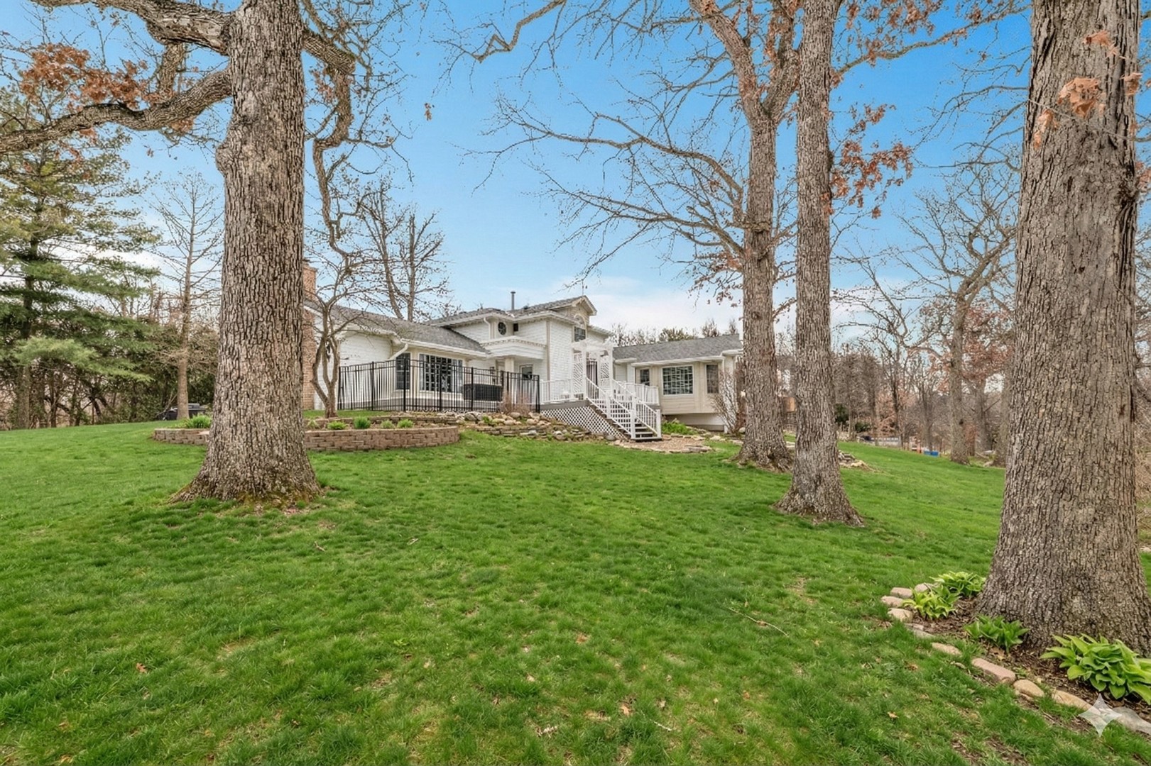 10 Deerpath Lane