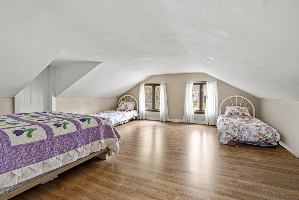 302 E Division Street