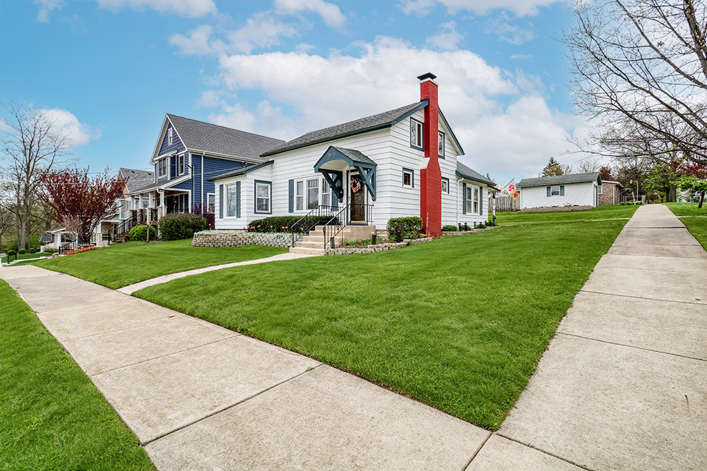 302 E Division Street