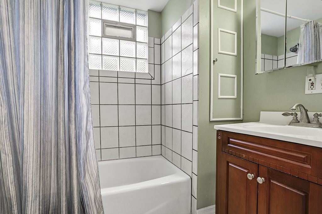 302 E Division Street