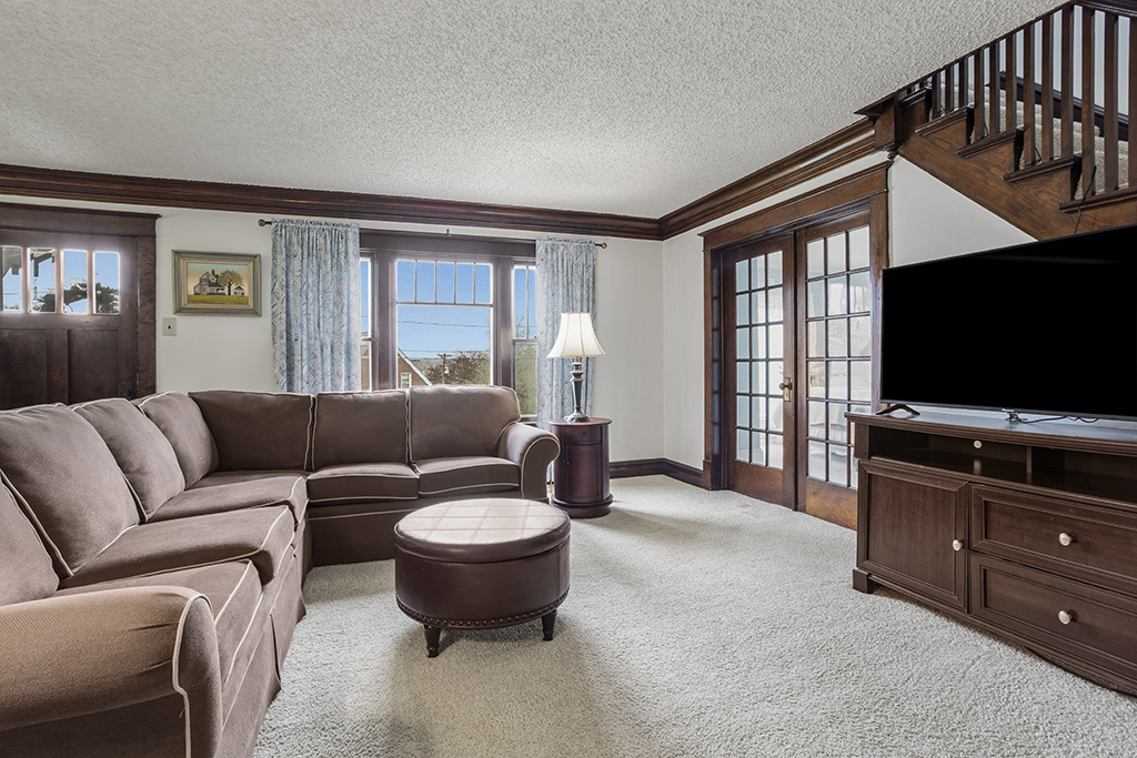 302 E Division Street