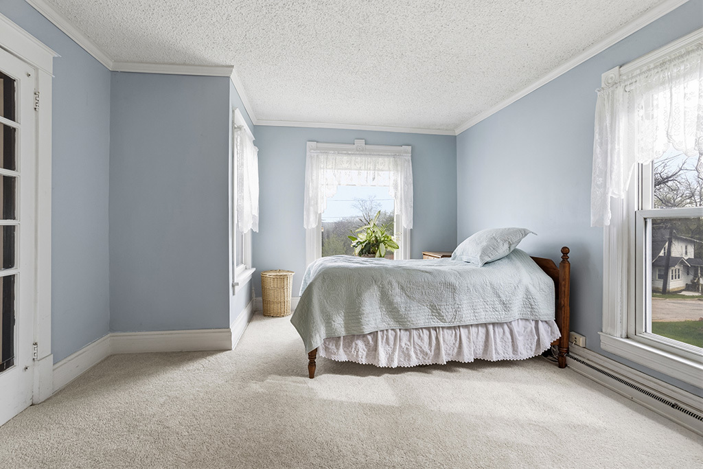 302 E Division Street