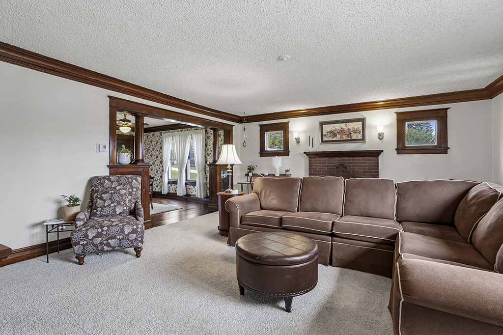 302 E Division Street