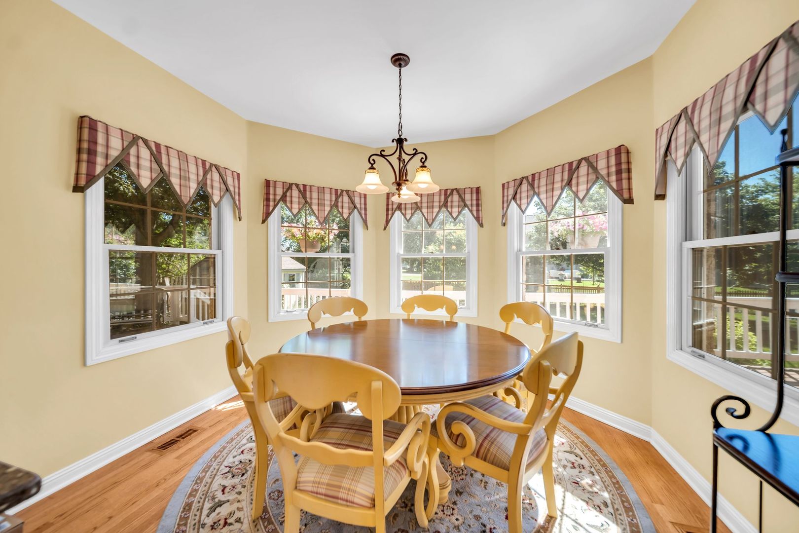 1233 Eagle Crest Drive