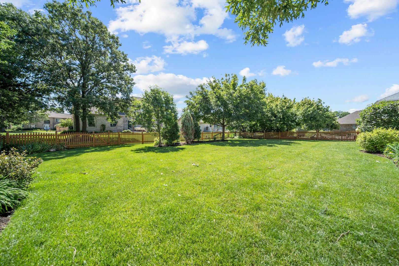 1233 Eagle Crest Drive