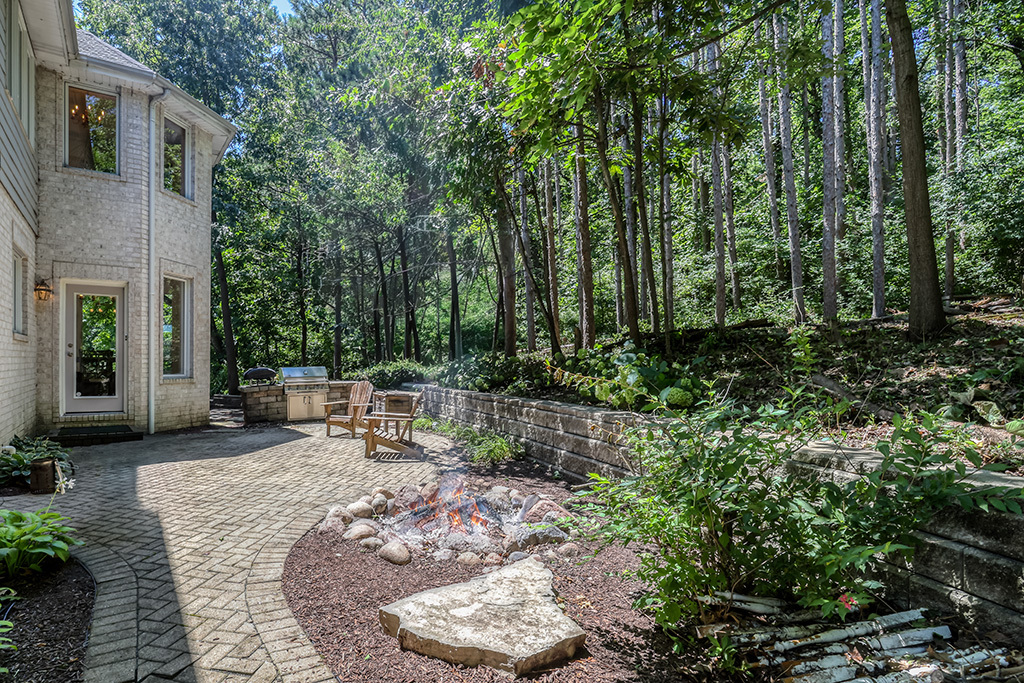 16556 Pine Hill Drive