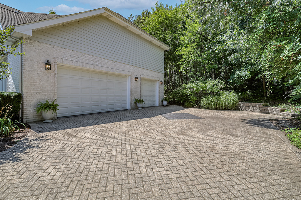 16556 Pine Hill Drive