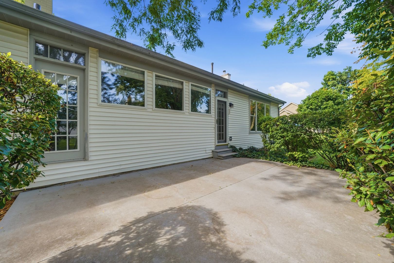 1944 School House Lane