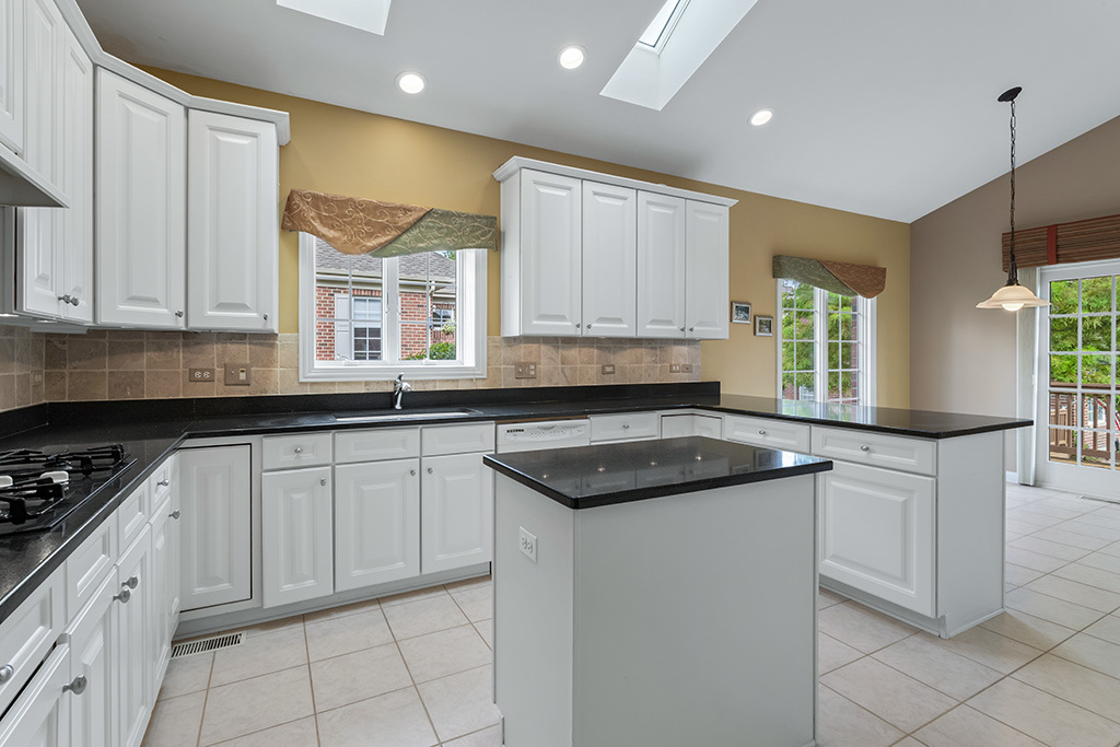 13216 Greenleaf Trail
