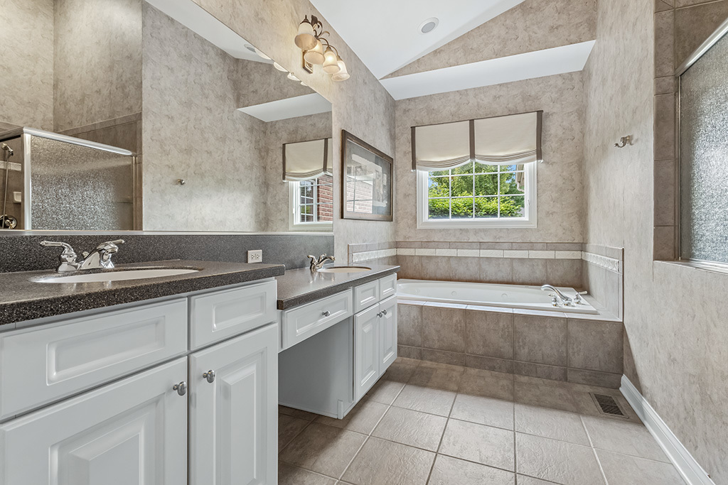 13216 Greenleaf Trail