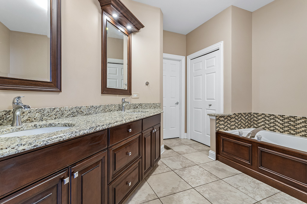 18106 Waterside Circle