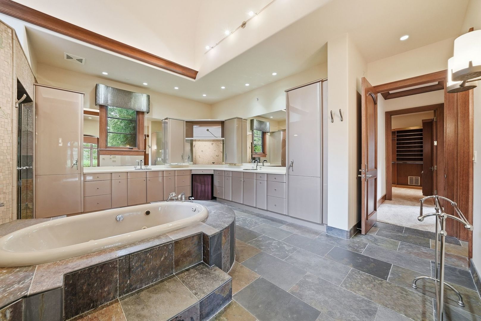 16 Riva Ridge