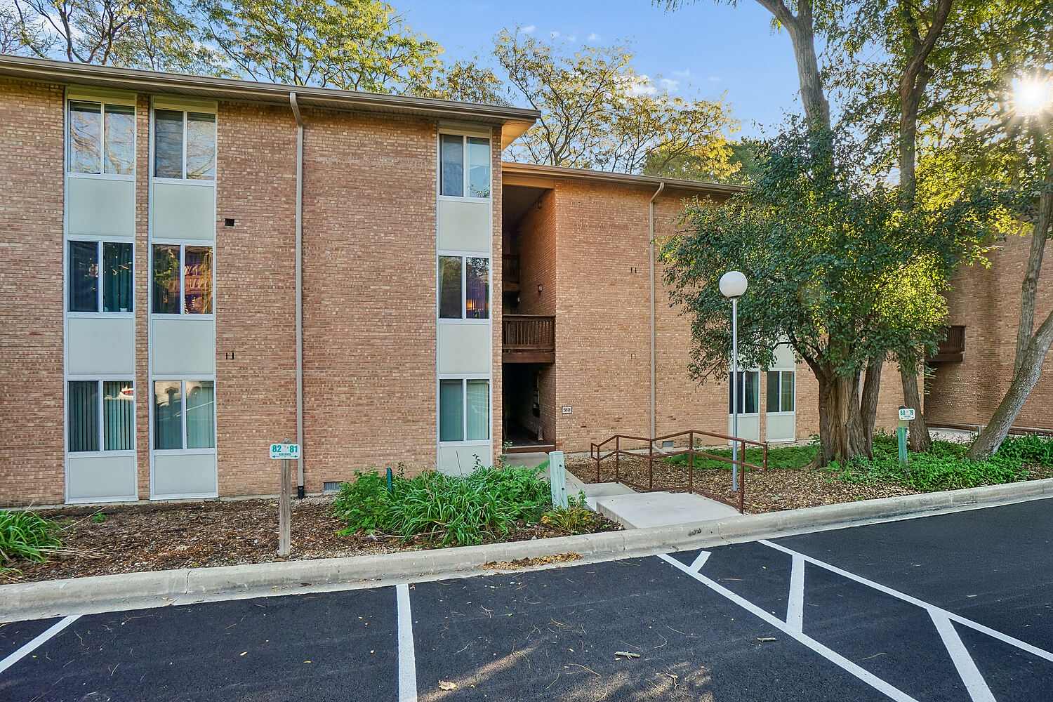 5813 Oakwood Drive Unit D Lisle Il Us 60532 Mrd12789662