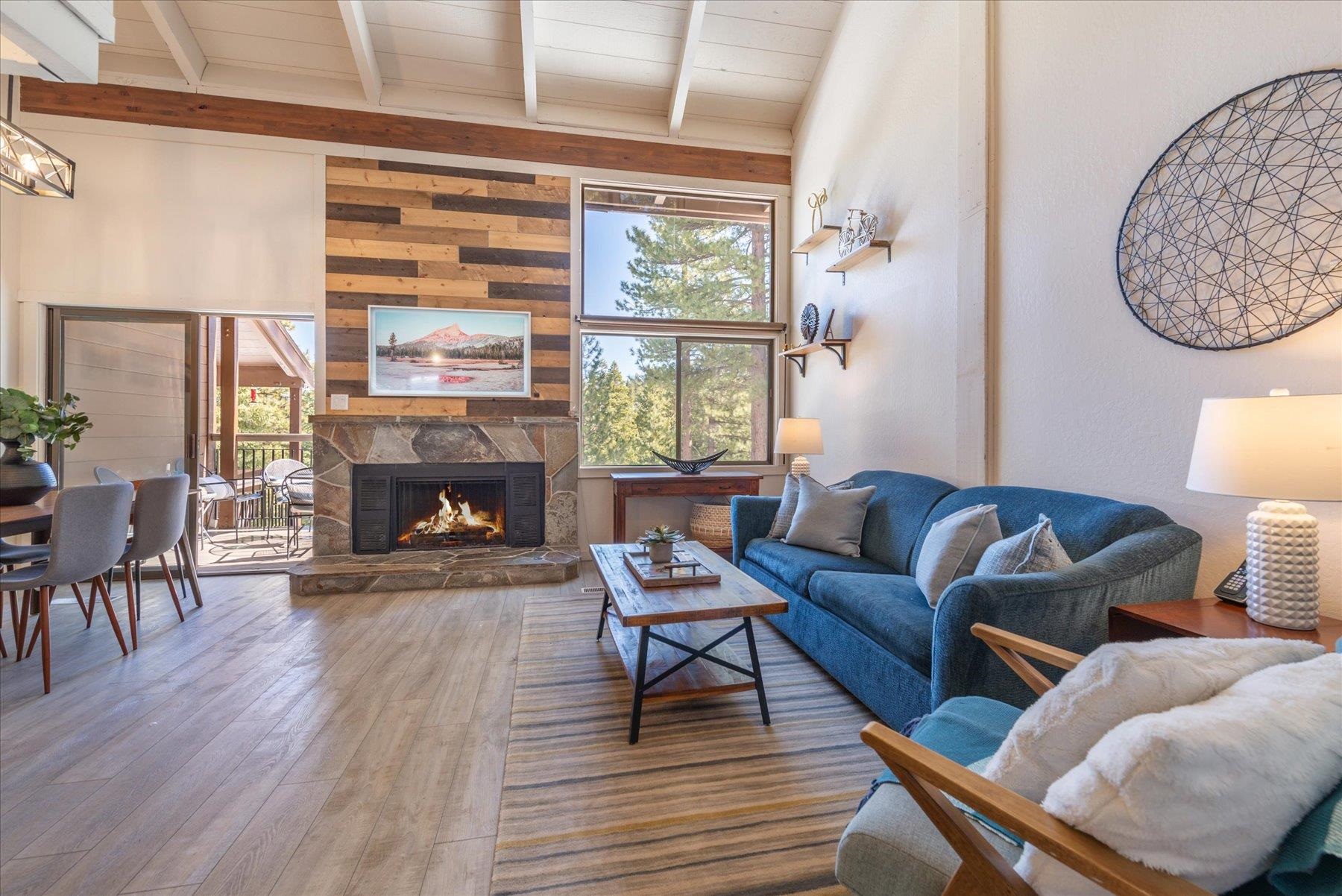 6142 Feather Ridge