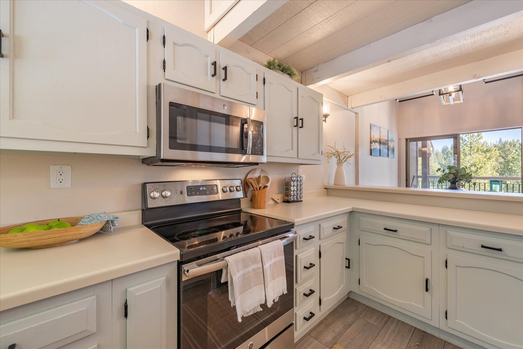 6142 Feather Ridge