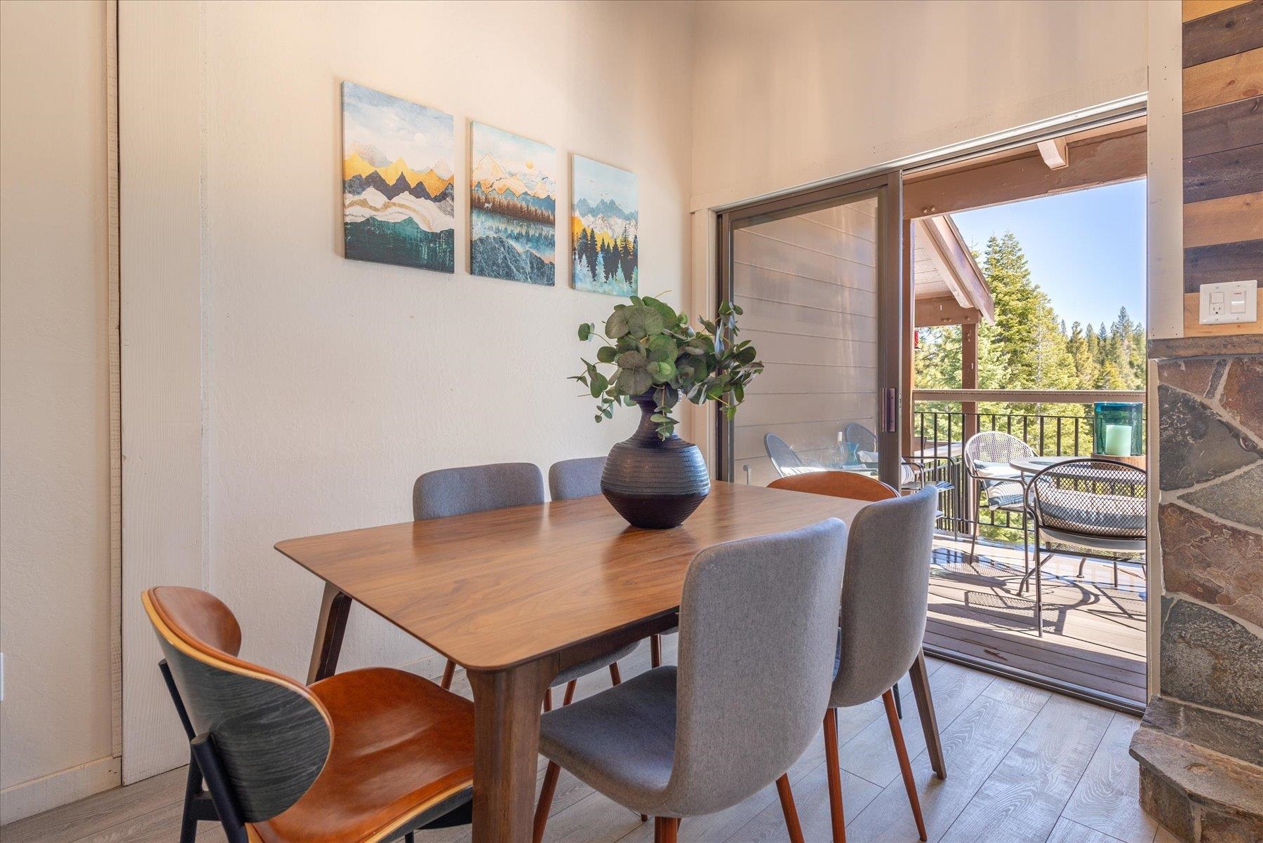 6142 Feather Ridge