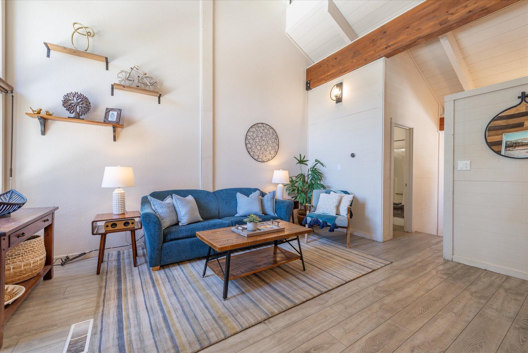 6142 Feather Ridge