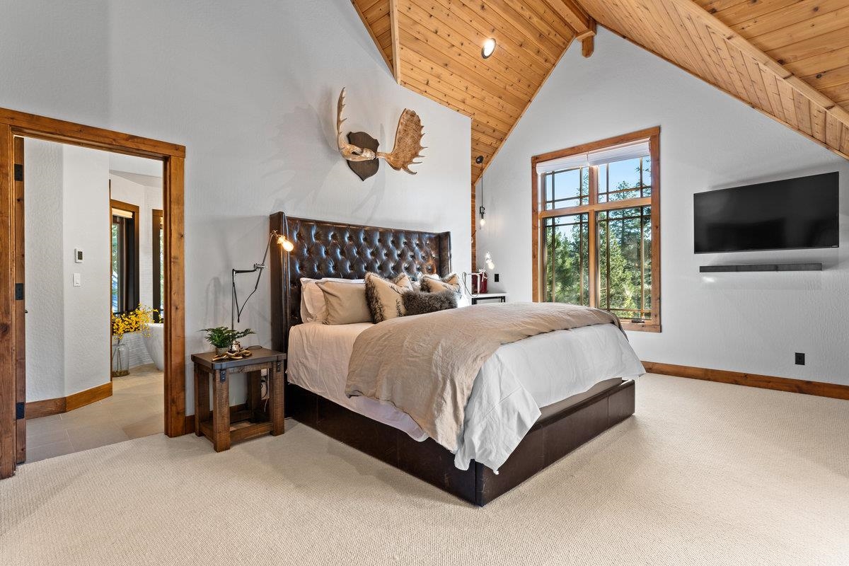 2104 Eagle Feather