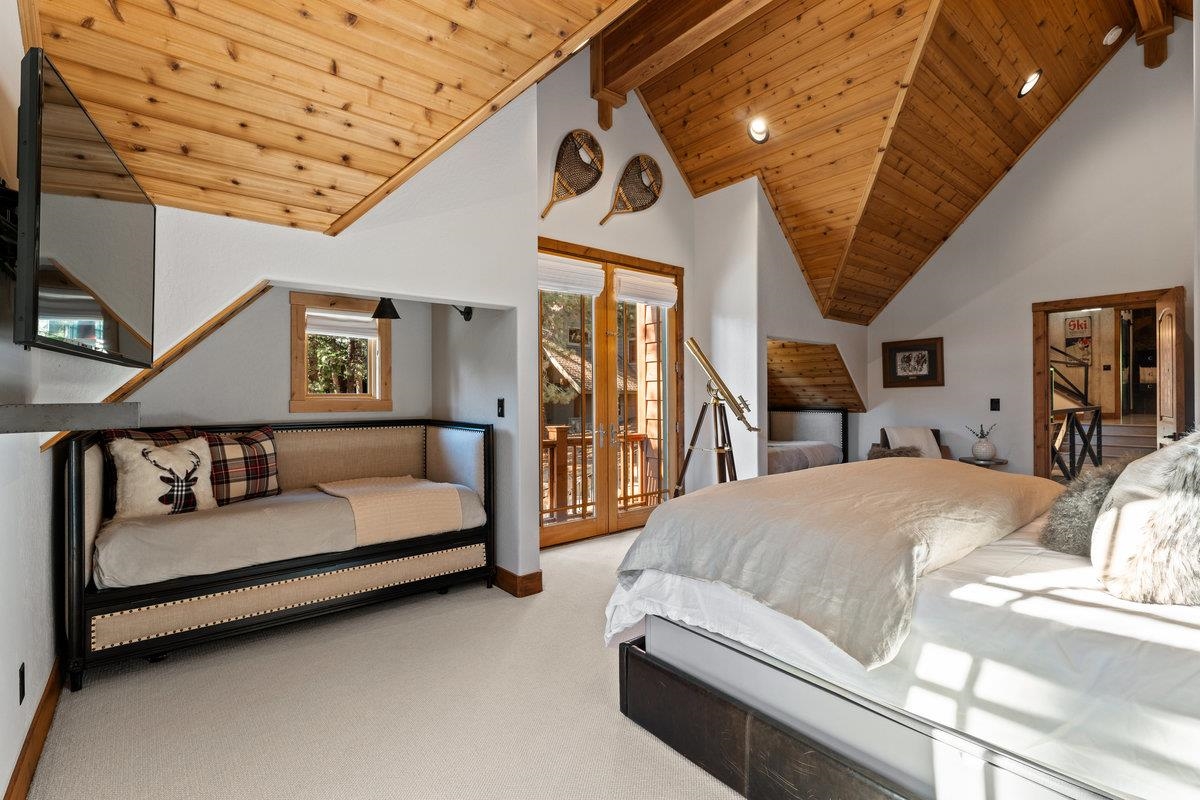 2104 Eagle Feather